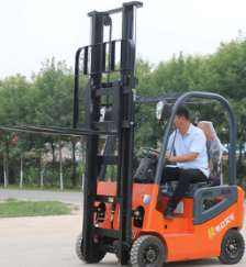 地牛叉車(chē)用充氣輪胎or實(shí)心輪胎？哪個(gè)更禁用