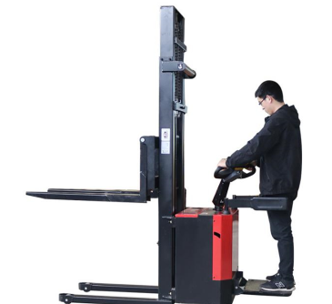 冠航機(jī)械向某造紙廠交付一批高續(xù)航電動搬運(yùn)車