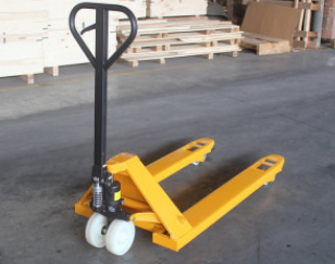 硬核分析手動叉車的驅(qū)動，拉和推哪個更省力一些